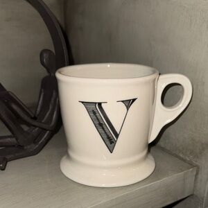 ANTHROPOLOGIE White Coffee/Tea Mug/Cup Monogram Initial Letter ‘V’
